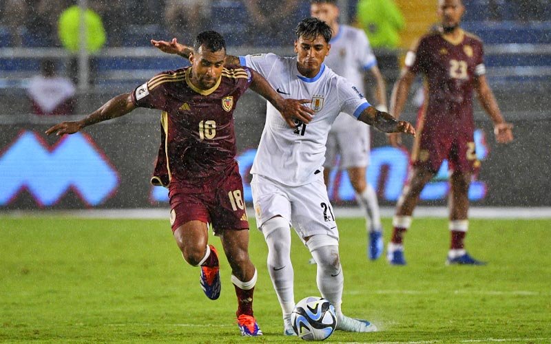 Venezuela igualó a cero goles con Uruguay y se mantiene en la zona de clasificación