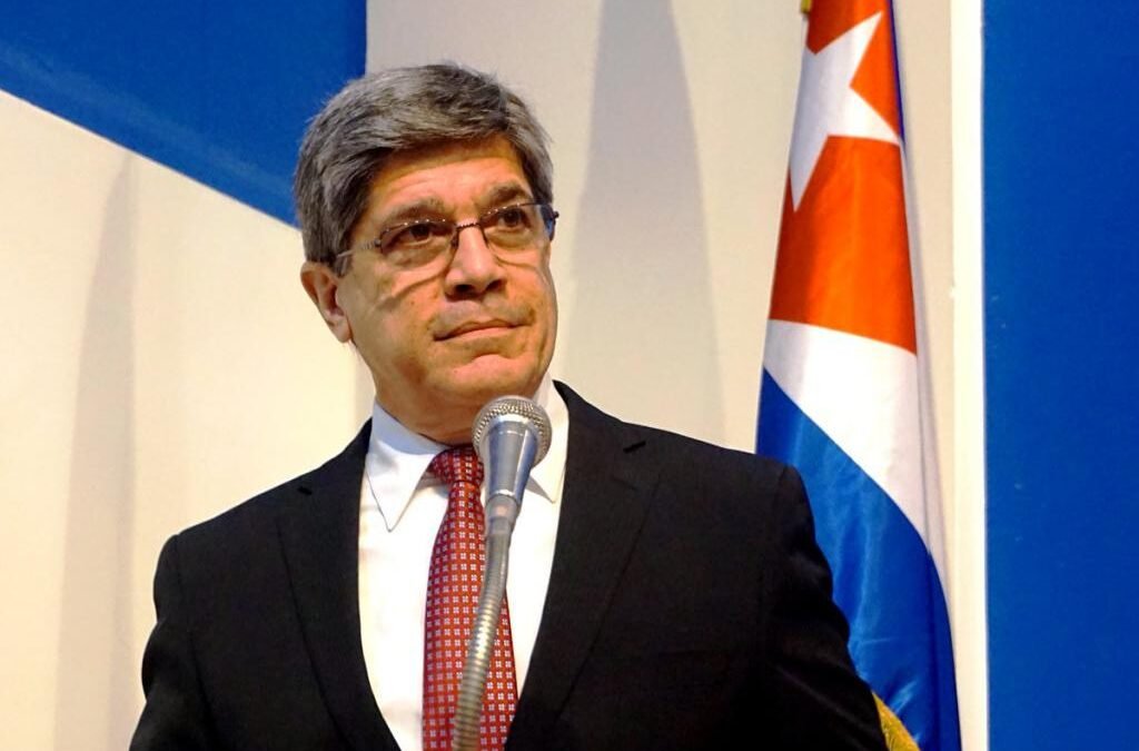 Cuba dice que solo daría apoyo político a Maduro en caso de conflicto armado con EE UU