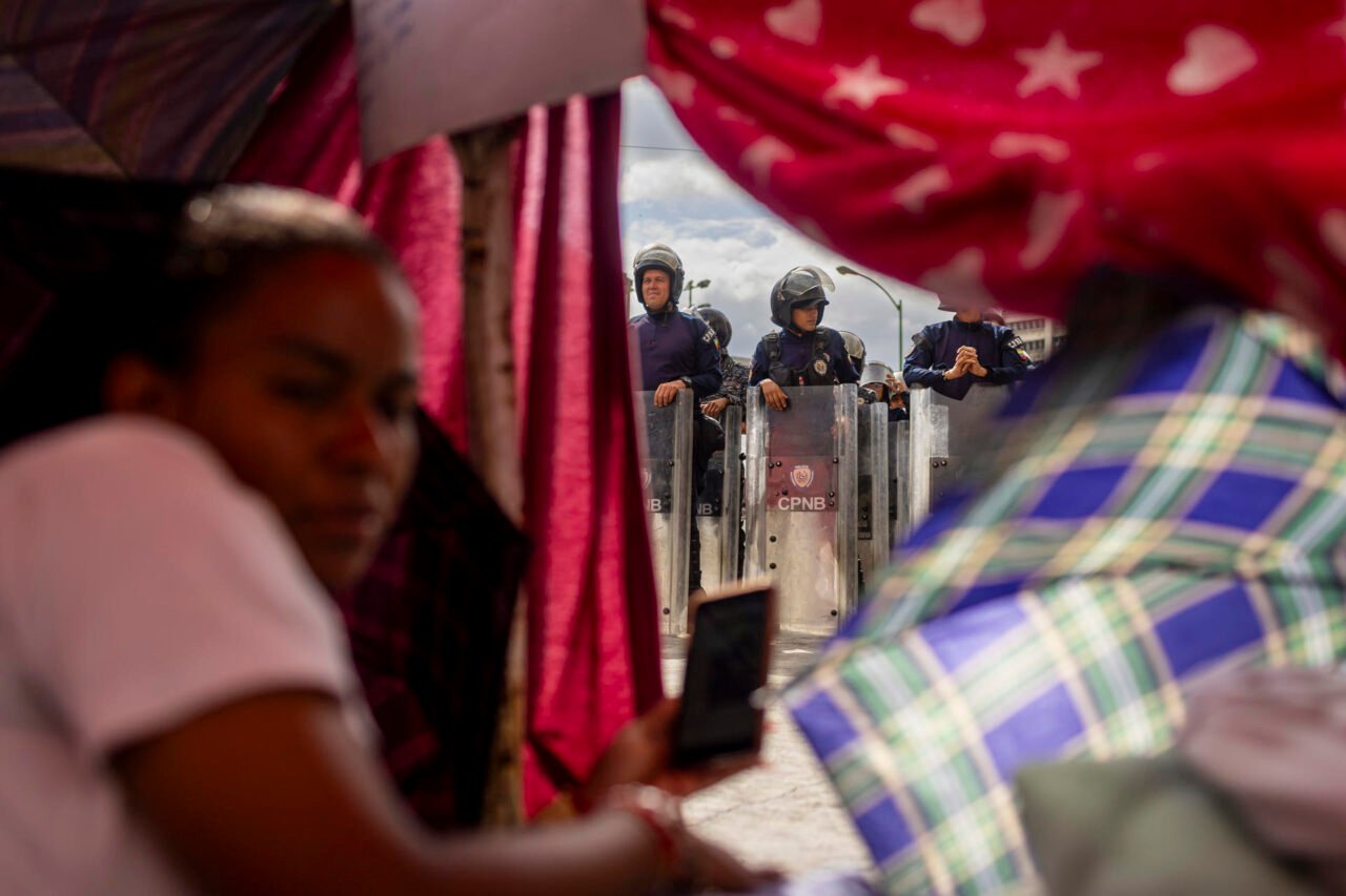 Familiares de presos políticos en Caracas llevan más de 48 horas en huelga de hambre