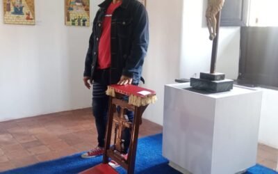 Ecos de la Cruz: El Arte y la Fe se abrazan en el Corazón de Coro