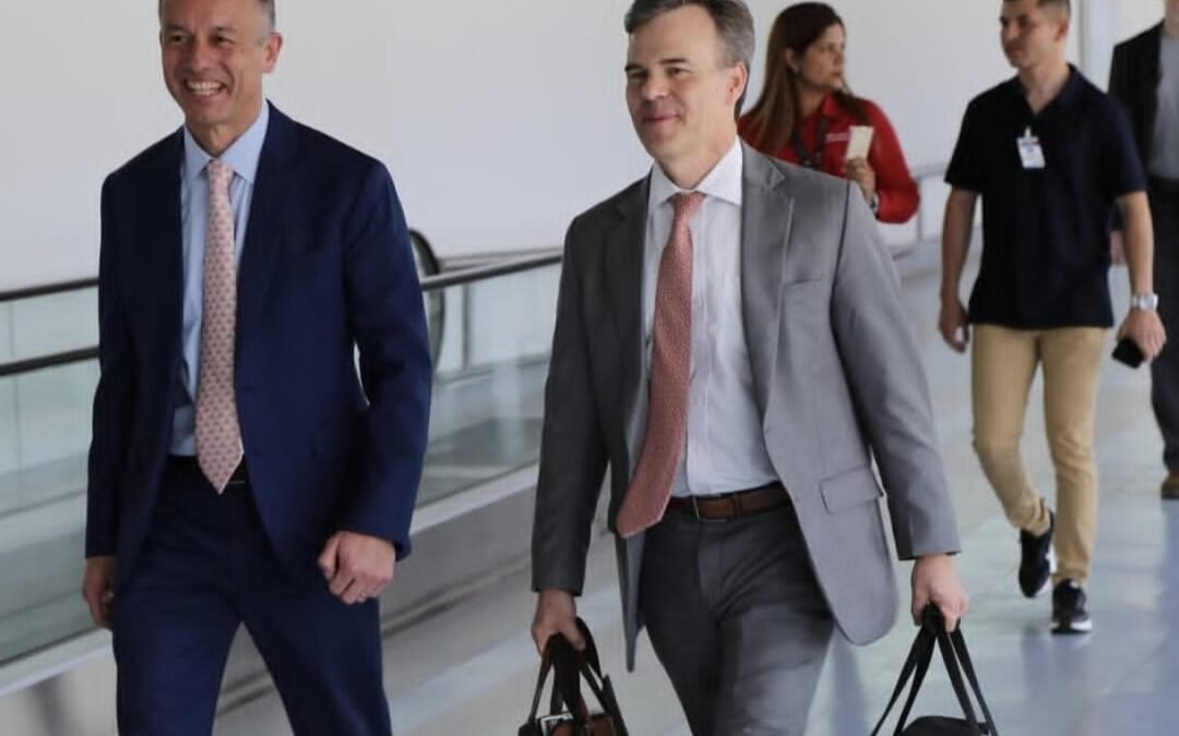 ​Giro histórico: John M. Barrett aterriza en Caracas para ejecutar el «Plan de Tres Fases» de Washington