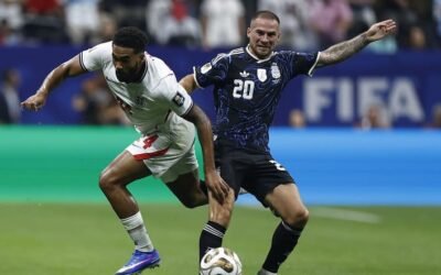 Argentina remonta ante Inglaterra y clasifica a su segunda final consecutiva
