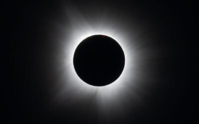 Éxtasis astronómico en España: Un eclipse solar total oscurece la península ibérica y Baleares después de un siglo