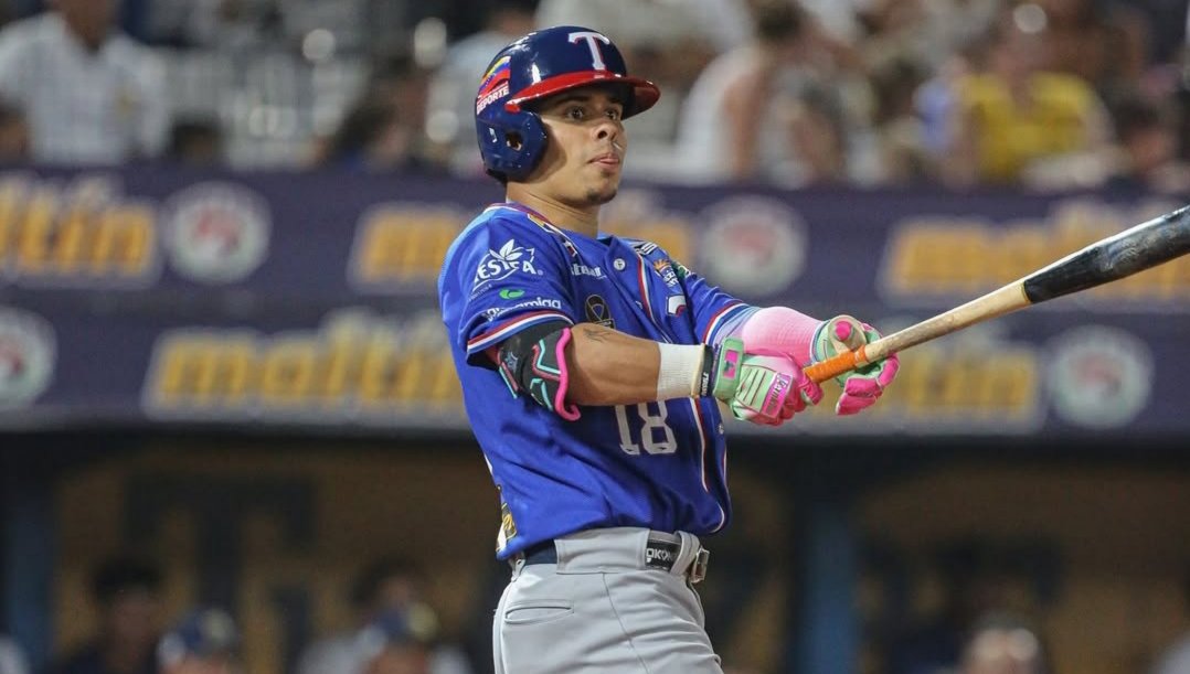 Tiburones arranca con el pie derecho la LVBP 2026-2027 tras vencer a Magallanes en Valencia